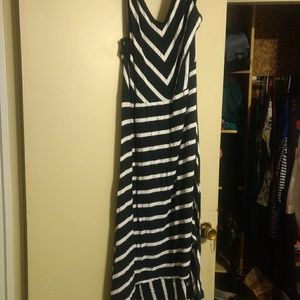 Black white sleeveless dress